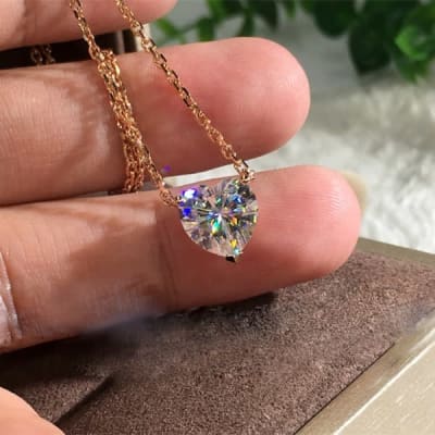 قلادة زركون قلب